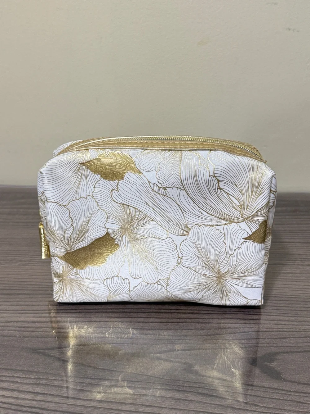 Estee Lauder Re-nutriv cosmetic bag